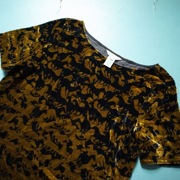 Sundance Silk Velvet Textured Horse Print Short Sleeve Tunic Blouse Size Small - Picture 2 of 6